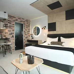 Athinais Luxury , Χανιώτη Ελλάδα